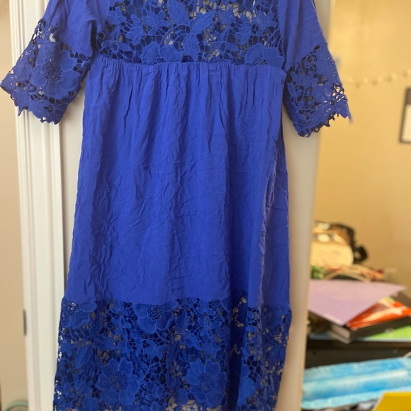Dresses all medium can’t wear them anymore selling each one for $20 - Picture 6 of 9